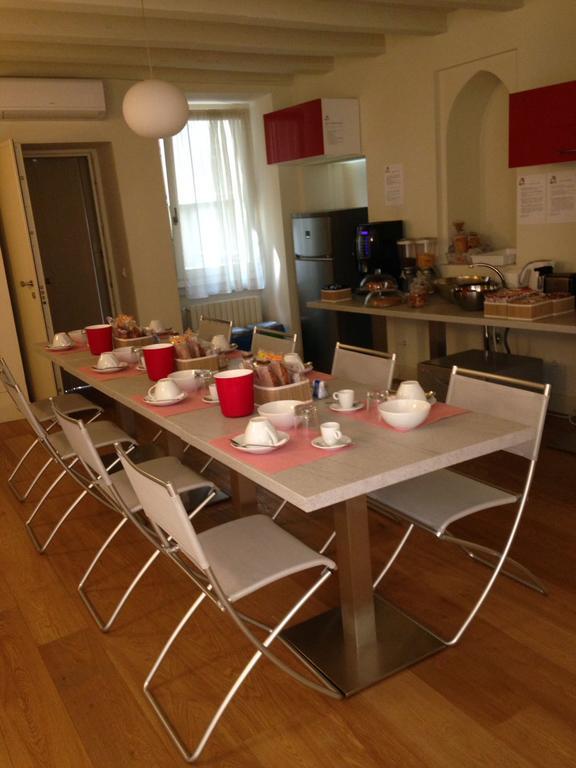 Dietro L'Angolo Hotel Бреша Екстериор снимка